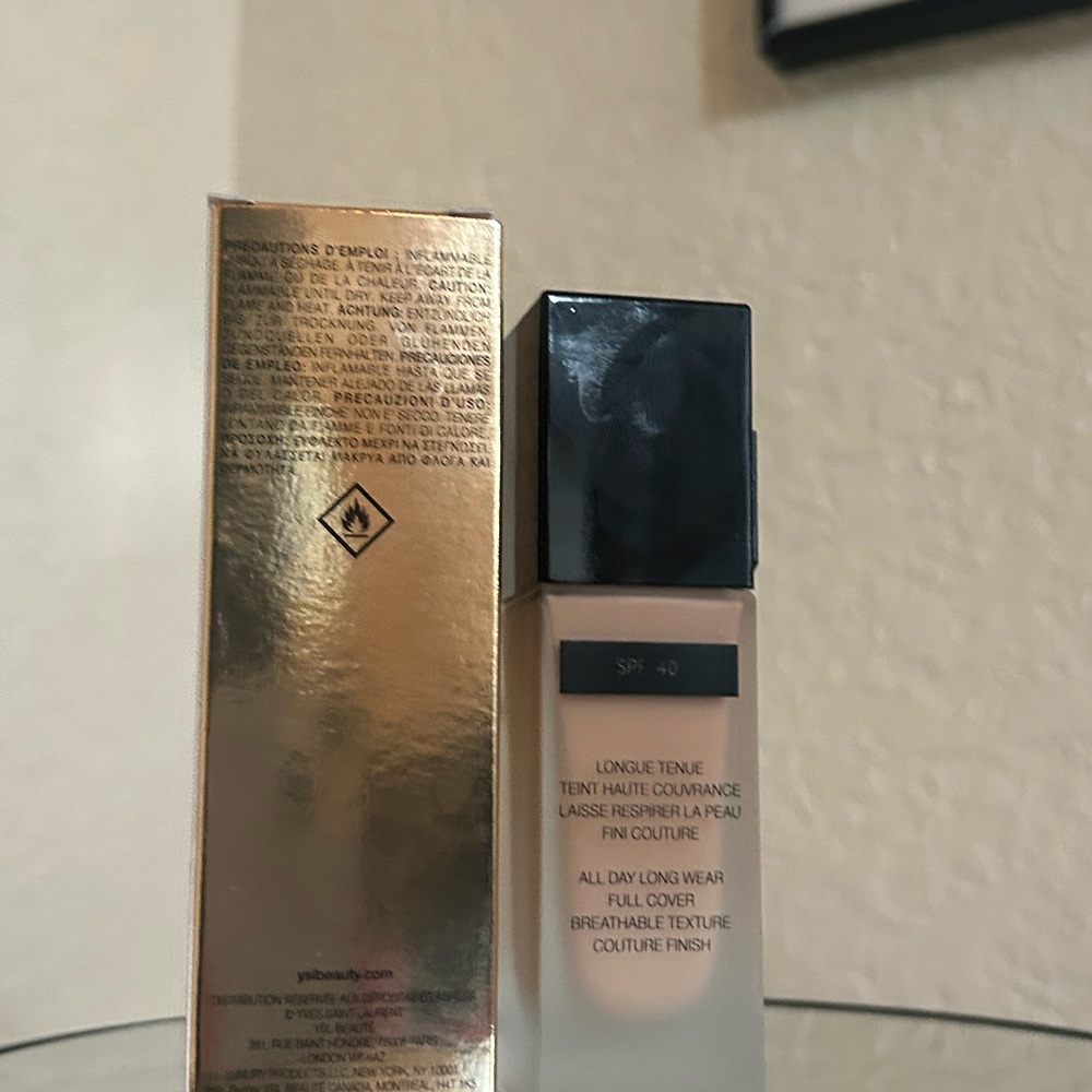 Yves Saint Laurent All Hours Foundation - LW7 SPF 40 - Picture 6 of 8